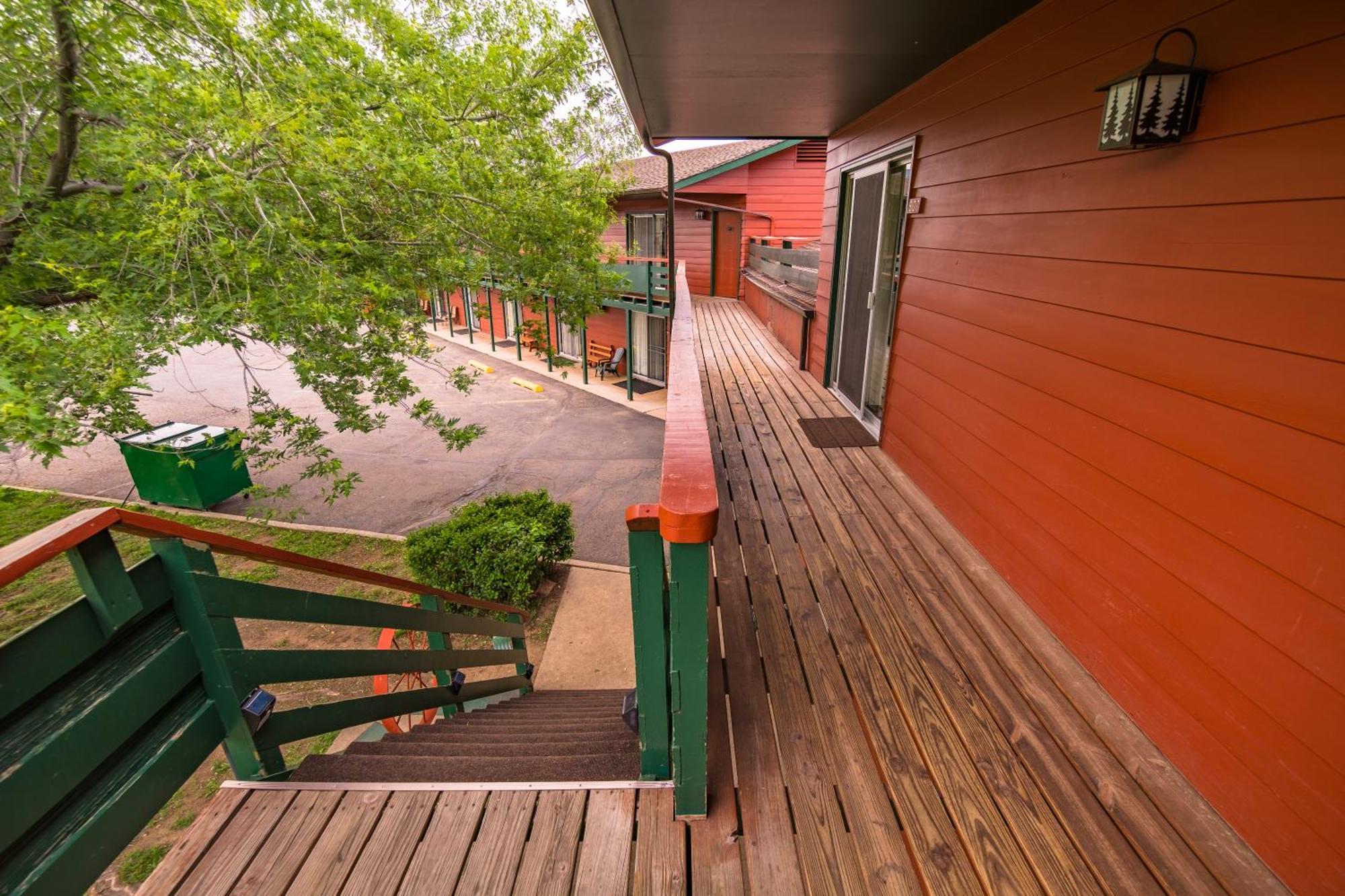 Discovery Lodge *